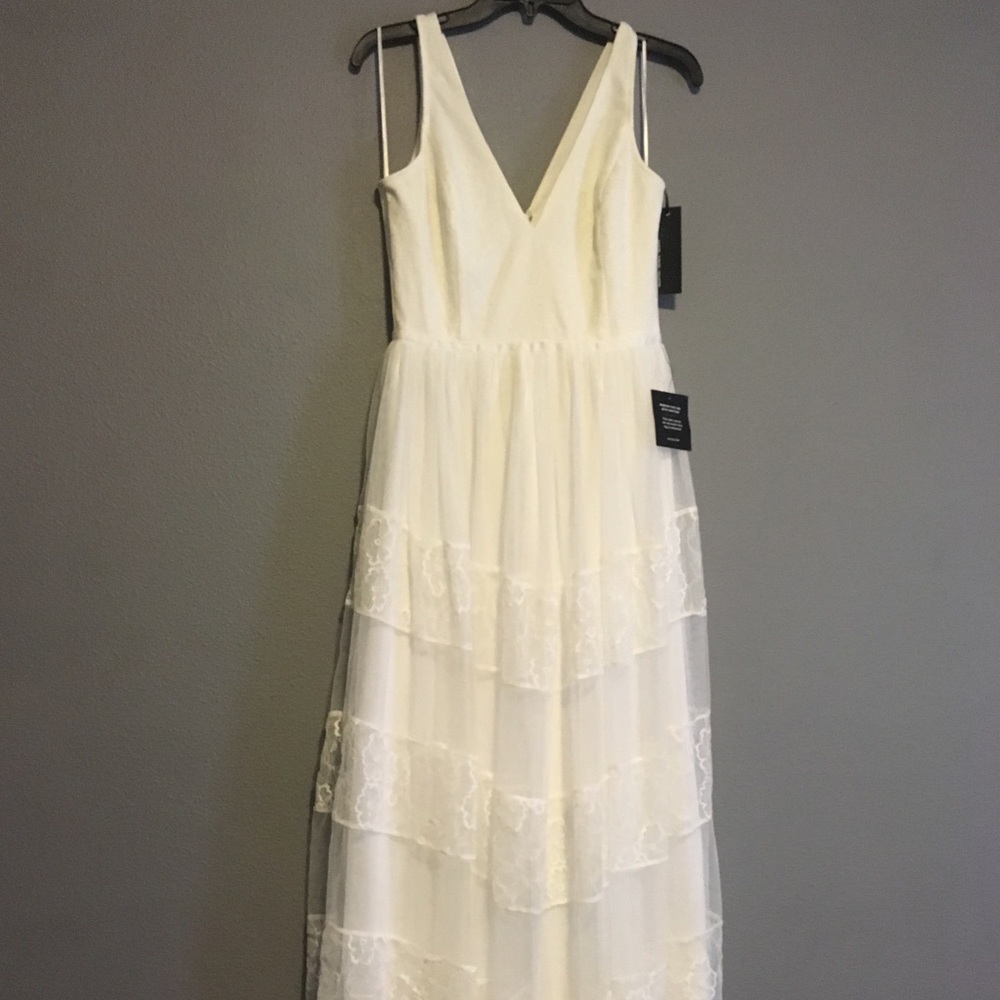 Lulus.com Wedding Dress, NWT, medium